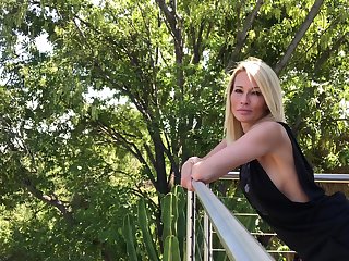Popular porn leash Jessica Drake gives an pay attention
